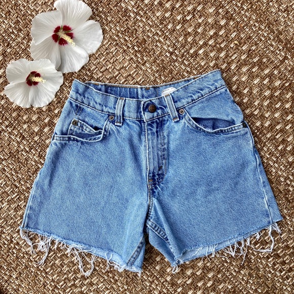 🌸Vintage Levi’s jean shorts 🌸 - Picture 3 of 4